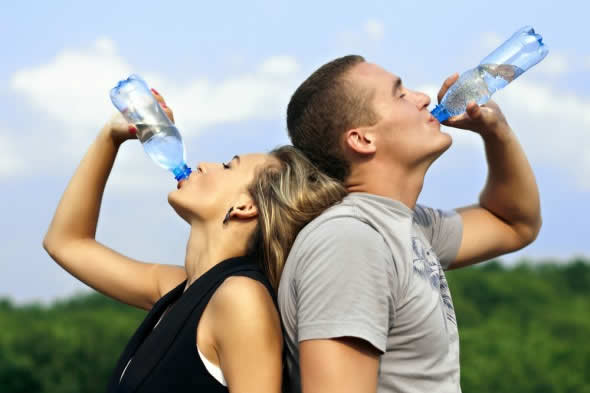 7 razões pelas quais devemos beber água  todos os dias